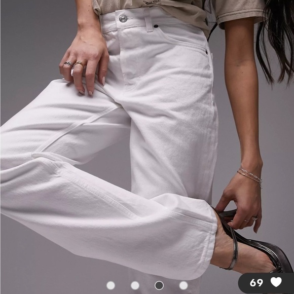 Topshop Dad jean in white waist is 30 length is 30.  Some fraying on hem. - Picture 2 of 7